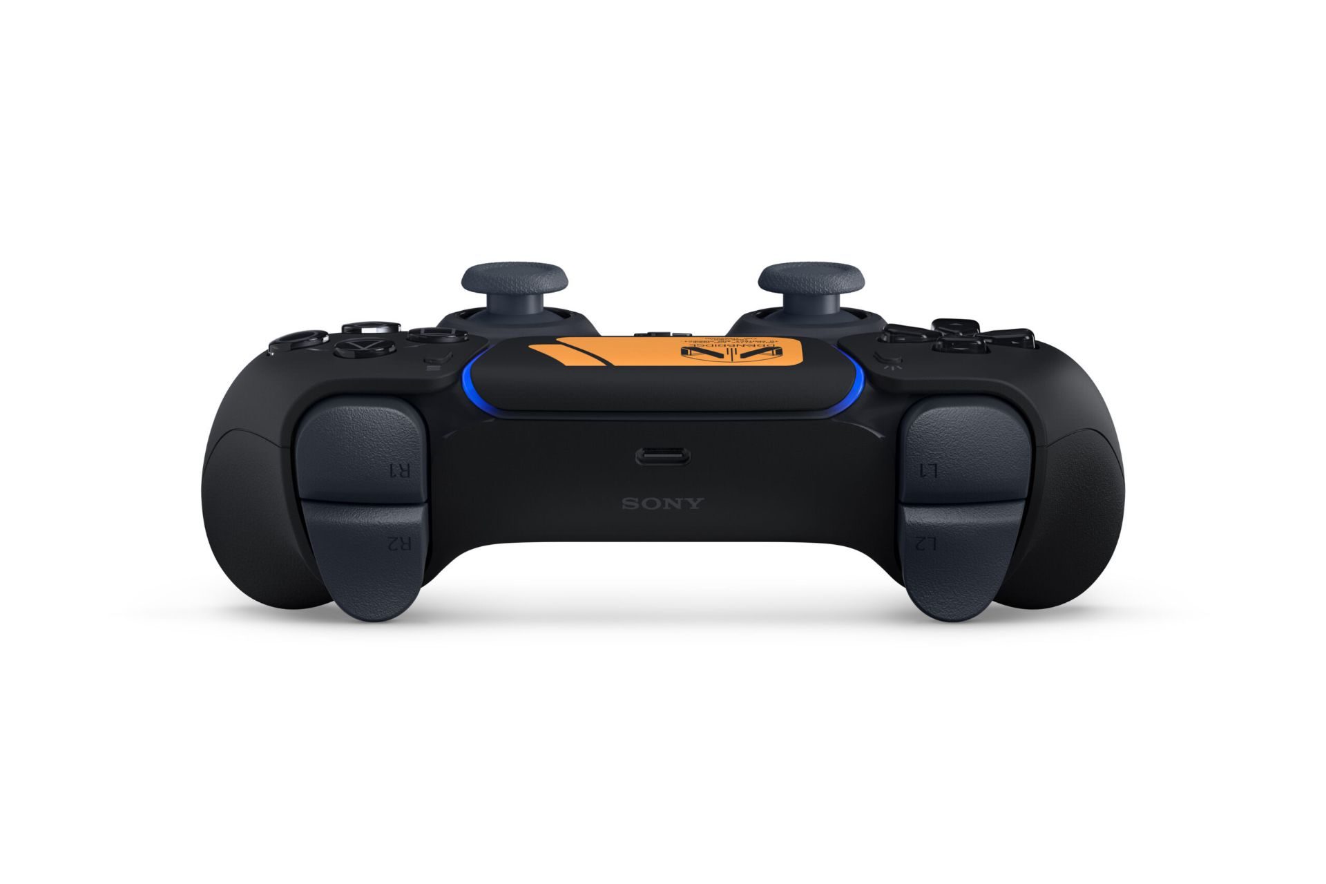 dualsense-wireless-controller-death-stranding-2-on-the-beach-limited-edition-04-681cb0cf1b0a7aa342aeffb3 نمای بالا از کنترلر ویژه دوال سنس با طرح بازی Death Stranding 2: On the Beach
